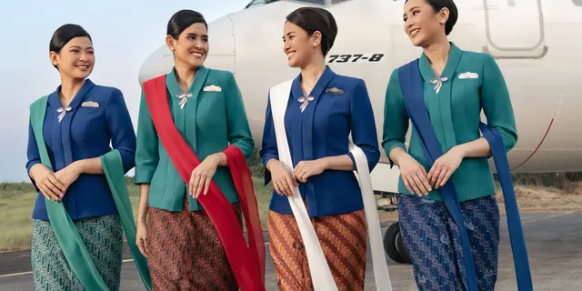 Potret Seragam Baru Pramugari Garuda Indonesia Rancangan Obin, Sematkan Motif Lereng Penuh Makna