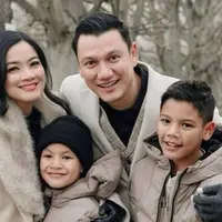 Potret Liburan Titi Kamal dan Christian Sugiono Bersama Kedua Anak, Disebut Sosok Keluarga Impian. (instagram/titi_kamall, instagram/csugiono)