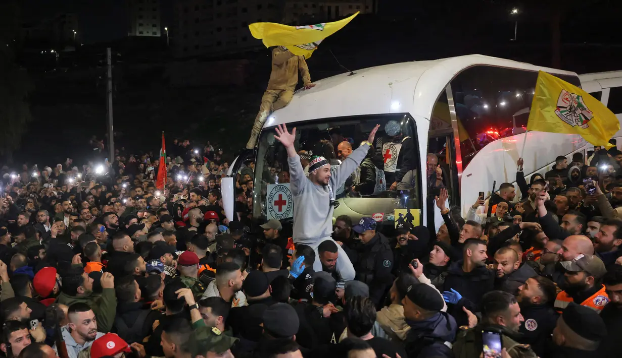Pembebasan itu menjadi bagian dari gencatan senjata dan kesepakatan penyanderaan dengan Hamas. (Ahmad GHARABLI/AFP)