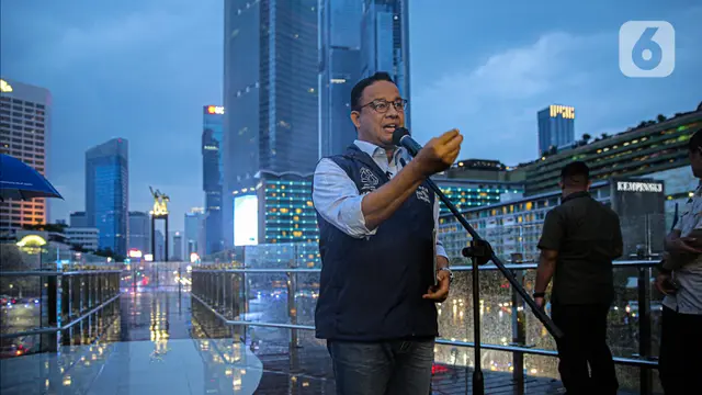 Anies Baswedan Resmikan Halte Transjakarta Bundaran HI