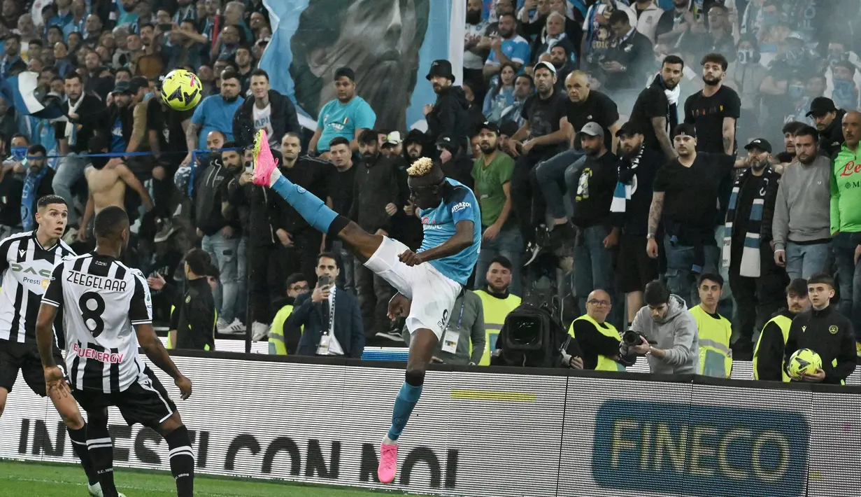 Victor Osimhen sukses menjadi pahlawan sekaligus memastikan Napoli menyegel titel juara Liga Italia musim 2022/2023. (AFP/Tiziana Fabi)