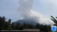 Gunung Ibu di Pulau Halmahera, Maluku Utara, kembali mengalami erupsi, Selasa (9/1/2024), pukul 09.41 WIT. (Liputan6.com/ Dok Magma ESDM)