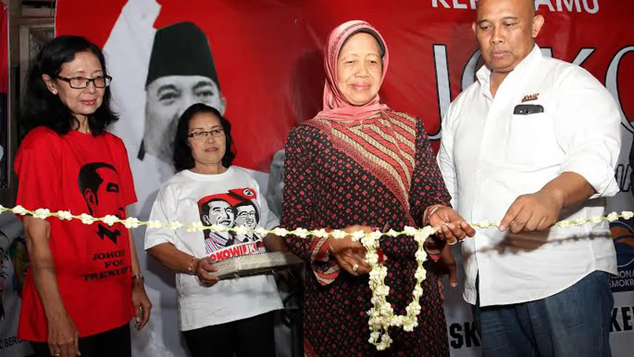 Tak Hanya Jokowi, Sang Ibunda Juga Blusukan Bantu Kampanye