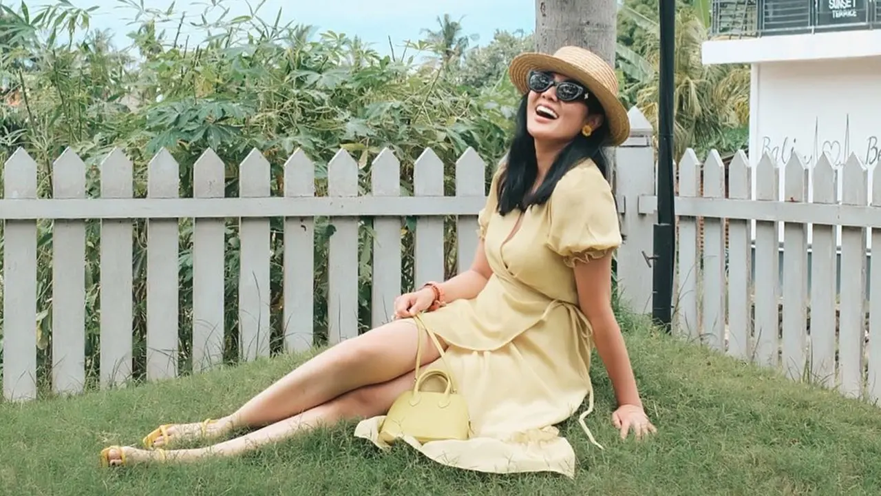 FOTO: Gaya Nindy Ayunda saat Pakai Topi, Menawan