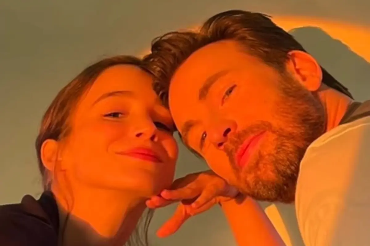 Chris Evans bersama sang kekasih Alba Babtista. (Foto: Instagram Stories/chrisevans)