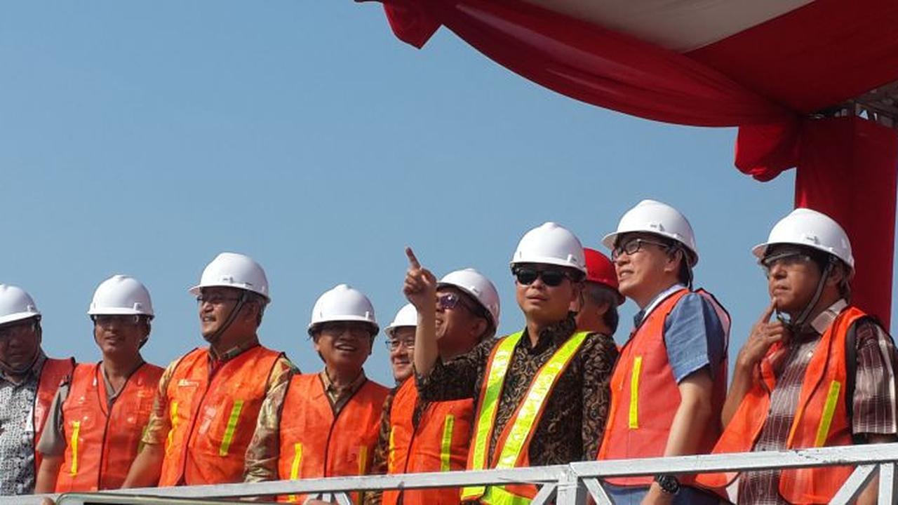 Menteri ESDM Ignasius Jonan menghadiri dimulainya pembangunan PLTU Jawa 4, di di Desa Tubanan, Kecamatan Kembang, Kabupaten Jepara, Jawa Tengah, Kamis (31/8/2017).