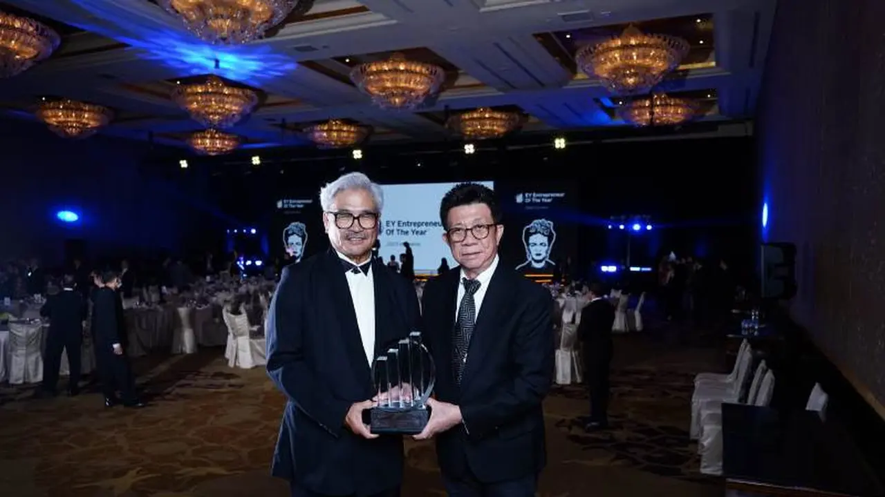 Perjalanan 33 Tahun Menginspirasi dari Duo Founder di EY Entrepreneur of The Year 2023 Award.  foto: istimewa