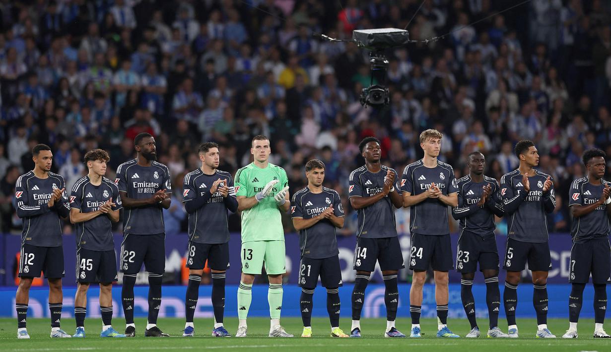 Real Madrid tercatat terpaut 11 poin dari Barcelona di klasemen Liga Spanyol dalam 4 laga tersisa. (AFP/Josep Lago)