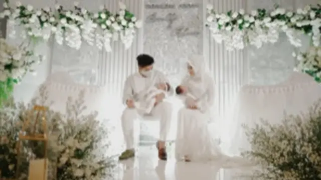 6 Momen Akikah Anak Kembar Guntur Triyoga dan Apris Devita, Dekorasi Serba Putih