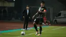 Di awal babak kedua, pelatih Shin Tae-yong melakukan dua pergantian pemain dengan memasukkan Marselino Ferdinan dan Saddil Ramdani. (Bola.com/Bagaskara Lazuardi)