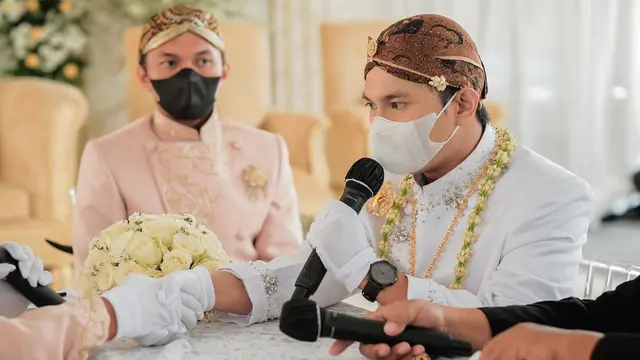 7 Potret Akad Nikah Mumuk Gomez dan Eno Retra, Usung Adat Jawa