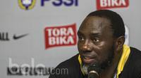 Pelatih Barito Putera, Jacksen F. Tiago, menghadiri jumpa pers usai melawan Sriwijaya FC pada laga Piala Presiden di Stadion Kapten I Wayan Dipta, Bali, Senin (13/2/2017).  Barito Putera kalah 1-2 dari Sriwijaya FC. (Bola.com/Vitalis Yogi Trisna)
