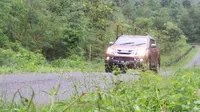 Menjajal Ketangguhan Isuzu MU-X, "The Real SUV Seven Seater"