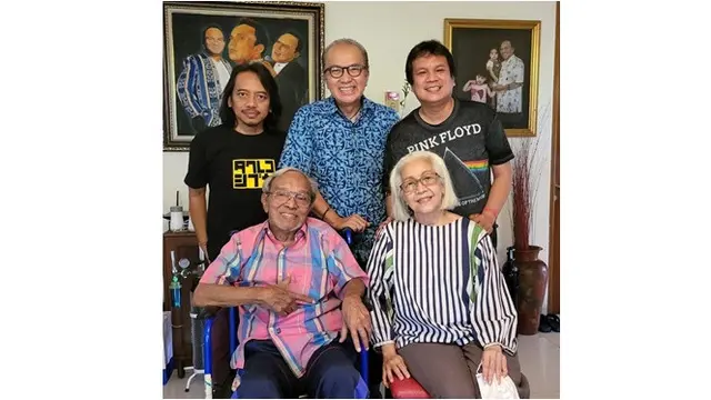 Alami Stroke Ringan, Ini 6 Artis yang Jenguk Penyanyi Legendaris Bob Tutupoly