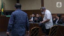 Erintuah Damanik dan Mangapul divonis pidana penjara selama tujuh tahun. (Liputan6.com/Herman Zakharia)