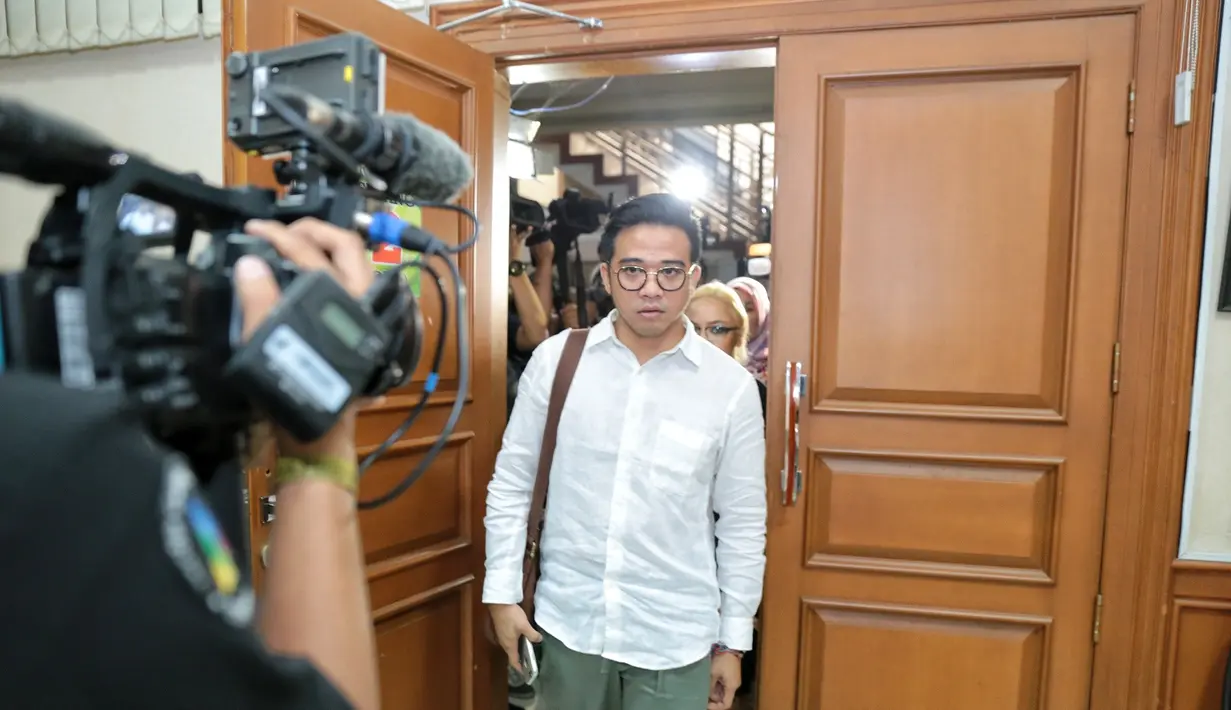 Roby Geisha dan Cinta Ratu Nansya