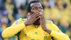 Selebrasi bek Afrika Selatan Bongani Khumalo seusai menjebol gawang Prancis di penyisihan Grup A PD 2010 di Free State Stadium, Bloemfontein, 22 Juni 2010. Afsel unggul 2-1. AFP PHOTO / JEWEL SAMAD 
