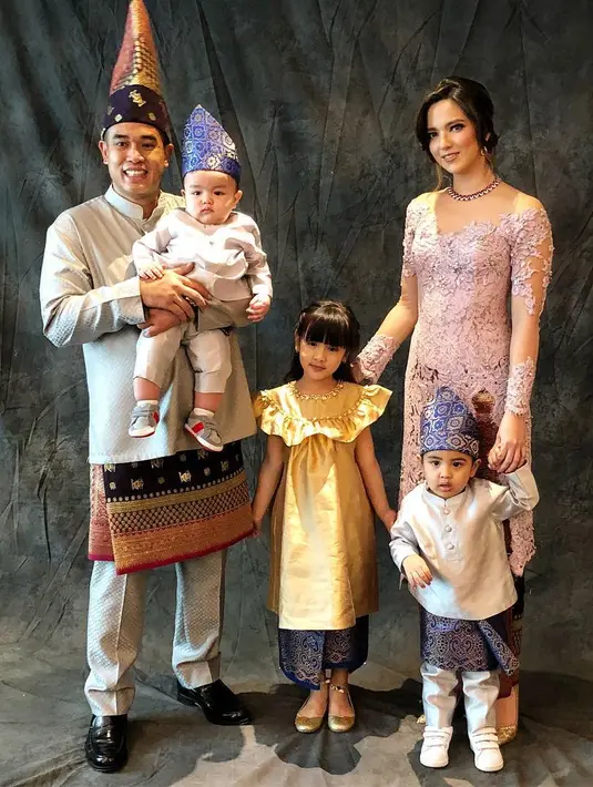 Dan pada 1 April 2018 lalu, rumah tangga Nia Ramadhani dan Ardi Bakrie genap berusia delapan tahun. (Foto: instagram.com/ramadhaniabakrie)