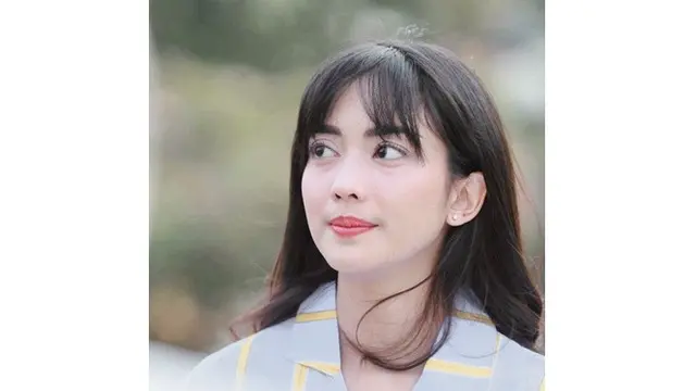 5 Pesona Ririn Dwi Ariyanti dengan Makeup Tebal, Tetap Memesona