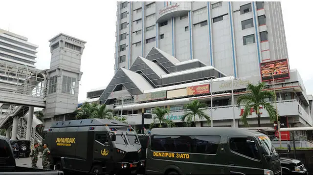 Kepala Pengamanan Manajemen Gedung Sarinah, Suharto, membantah berita terkait satpamnya yang menjadi korban tewas teror Jakarta di kawasan Sarinah, Jalan MH Thamrin, Kamis, 14 Januari 2016.  