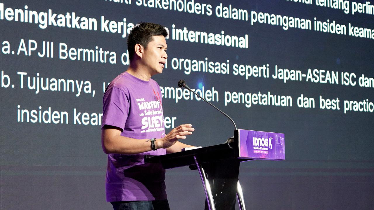 Ketua Umum APJII, Muhammad Arif, mengumumkan penyelenggaraan Indonesia Internet Expo & Summit (IIXS) edisi kelima, yang akan berlangsung pada 10-12 Agustus 2023 di Hall D1, Jakarta International Expo, Kemayoran. Dok: APJII