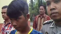Seorang pedagang jajanan makanan ringan di Banyumas, Jawa Tengah ditangkap lantaran mencabuli bocah. pelaku mengiming-imingi korban dengan uang sepuluh ribu rupiah.