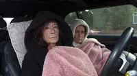 Dulu Hidup di Rumah Mewah, Kini Ibu dan Anak Tinggal di Mobil