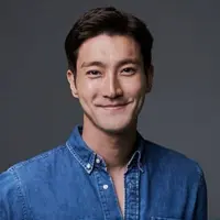 Siwon tak hanya aktif di Super Junior, cowok ganteng ini juga aktif di dunia akting. Sampai saat ini, ia sudah bermain dalam 6 judul film dan 10 judul drama. (Foto: soompi.com)