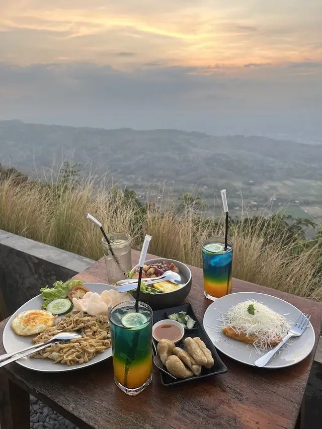 Rekomendasi Tempat Makan Dekat HeHa Sky View