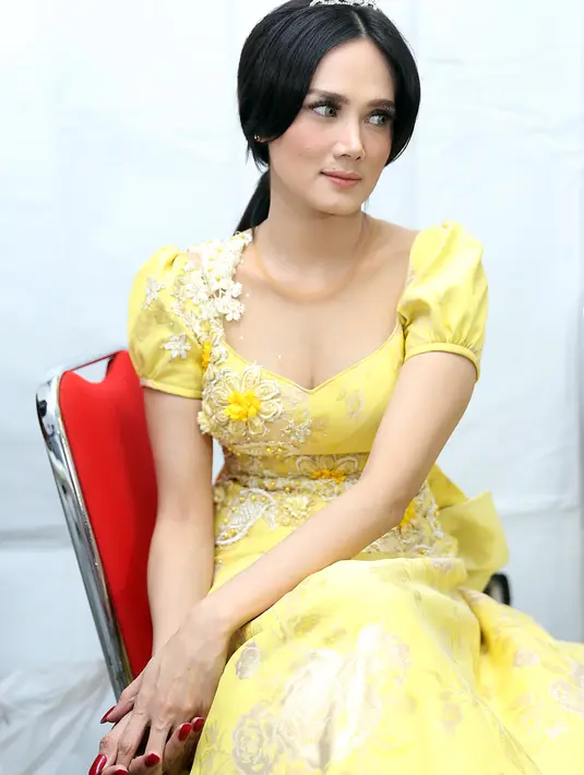 Saat ini Mulan Jameela dikabarkan tengah mengandung calon adik untuk Safeea. Kehamilan pelantun ‘Makhluk Tuhan Paling Sexy’ ini diperkirakan telah berumur 7 minggu. (Andy Masela/Bintang.com)