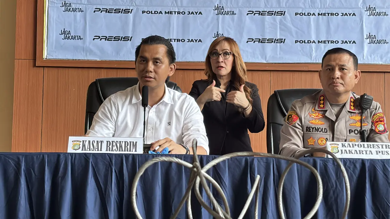 Kasat Reskrim Polres Metro Jakarta Pusat AKBP Roby Heri Saputra beri keterangan pers kasus penyekapan pegawai di Jakpus