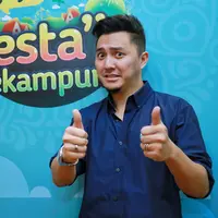 Tidak seperti puasa-puasa sebelumnya, pada puasa tahun ini, Ananda Omesh tidak banyak mengambil pekerjaan. Sesekali hanya menjadi bintang tamu. Suami Dian Ayu itu ingin menghabiskan waktunya bersama keluarga. (Adrian Putra/Bintang.com)
