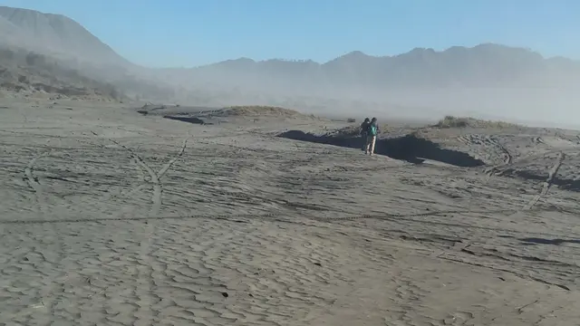 Saat Embun Es Tiba Lebih Cepat di Kawasan Bromo dan Semeru