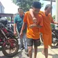 Ponidi alias Kenang (29), Sandi Firmansah (23) tersangka spesialis pembobol minimarket diringkus Unit Jatanras Satreskrim Polresta Bandar Lampung.  Foto : (Liputan6.com/Ardi).