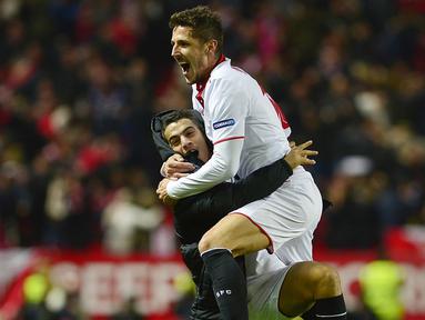 Mantan gelandang Inter Milan, Stevan Jovetic, mencetak gol debut untuk Sevilla saat melawan Real Madrid pada laga La Liga di Stadion Ramon Sanchez Pizjuan, Spanyol, Minggu (15/1/2017). Sevilla menang 2-1 atas Madrid. (AFP/Cristina Quicler)