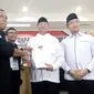 KPU Banten tetapkan Wahidin Halim-Andhika Hazrumi sebagai Gubernur dan Wakil Gubernur Banten terpilih, di Serang, Banten, Rabu (5/4/2017). (Liputan6.com/Yandhi Deslatama)