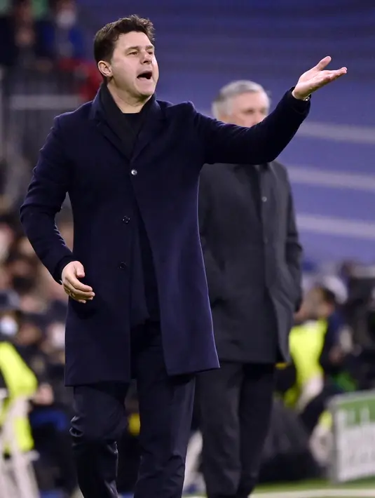 Reaksi pelatih Paris Saint-Germain Mauricio Pochettino selama liga kedua babak 16 besar Liga Champions UEFA antara Real Madrid CF dan PSGdi stadion Santiago Bernabeu di Madrid pada 9 Maret 2022. (Foto oleh JAVIER SORIANO / AFP)