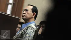Sidang tuntutan perkara dugaan korupsi penyelenggaraan haji di Kemenag tahun 2011-2013 dengan terdakwa Suryadharma Ali (SDA) di Gedung Tipikor, Jakarta, Rabu (23/12/2015) SDA dituntut 11 tahun denda 750 juta subsider 6 bulan. (Liputan6.com/Helmi Afandi)