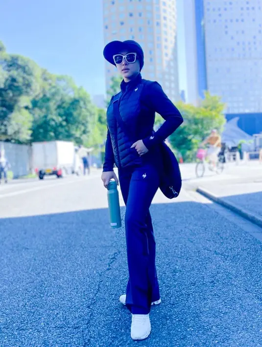 Namun satu hal yang tak berubah dari Syahrini adalah selalu tampil cetar membahana. [Instagram.com/princessyahrini]