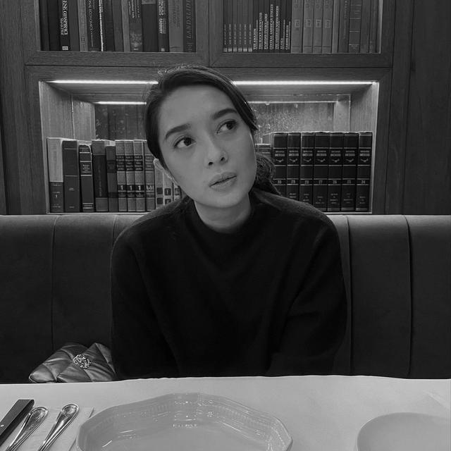 6 Potret Marchella FP, Penulis Buku yang Digosipkan Pacar Baru Ariel NOAH