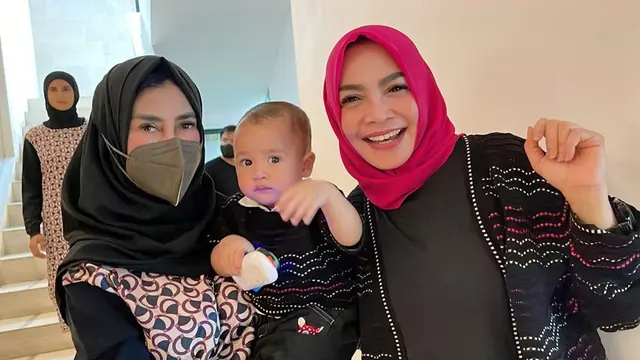Potret Rieta Amilia dan Amy Qanita, Kompak Hadiri Rilisan Kolaborasi Nagita Slavina