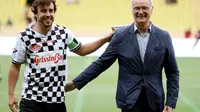Fernando Alonso dan Claudio Ranieri saat menjalani pertandingan amal di Stade Louis II. Ini adalah laga untuk menyambut GP Monaco 2016. (Liputan6.com/Mirror)