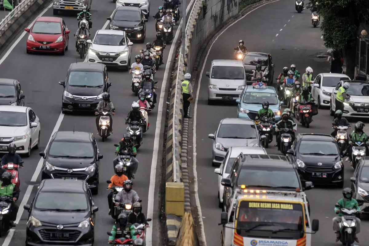 Jangan lupa, pada hari ini, Selasa (26/12/2023), peraturan ganjil genap Jakarta tidak berlaku. Mengapa? Sebab aturan ganjil genap tersebut ditiadakan pada libur Natal 2023 dan Tahun Baru 2024, yaitu pada 25 dan 26 Desember 2023 serta 1 Januari 2024.