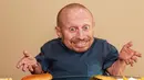 Kabar mengejutkan datang dari dunia hiburan Hollywood. Pasalnya aktor mungil yang memerankan Mini-Me di Austin Powers, Verne Troyer meninggal dunia di usia 49 tahun pada Sabtu (21/4/2018). (Foto: instagram.com/vernetroyer)