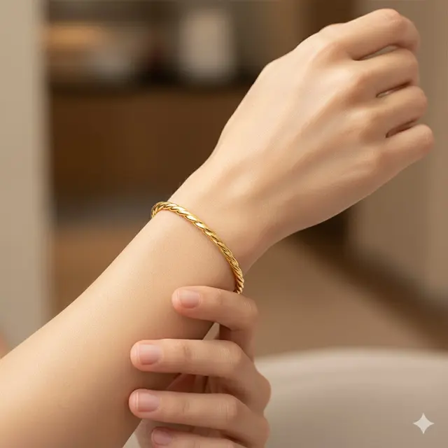 Model Gelang Emas 5 Gram Bangle Polos yang Elegan tapi Berkilau (Image by Gemini AI)