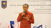 Dirjen Dukcapil Zudan Arif Fakrulloh memberikan sambutan pada acara penandatanganan kerja sama pemanfaatan data kependudukan DOKU dan Dukcapil di Jakarta, Jumat (11/1). Kerjasama untuk mempertajam proses verifikasi data. (Liputan6.com/Fery Pradolo)