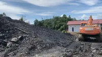 Dinas Lingkungan Hidup dan Kebersihan (DLHK) Kabupaten Berau menyebut tambang batu bara ilegal salah satunya di Jalan Cut Nyak Dien, Kecamatan Teluk Bayur.