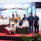 Gubernur Ridwan Kamil dan Mendikbud Muhadjir Effendy tengah berfoto bersama dengan para pelajar Garut (Liputan6.com/Jayadi Supriadin)