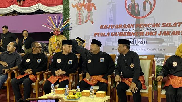 Wakil Gubernur (Wagub) Jakarta, Rano Karno, membuka Kejuaraan Pencak Silat Piala Gubernur DKI Jakarta pada Senin (24/2/2025) di GOR Ciracas, Jakarta Timur.