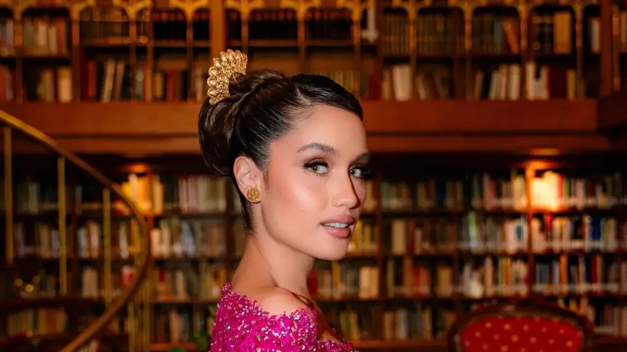 6 Pesona Kartini Masa Kini, Cinta Laura Tampil Memukau dalam Balutan Kebaya Modern di Hari Kartini